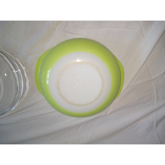 Pyrex 023 lime green 2 quart bowl - Picture 4 of 7